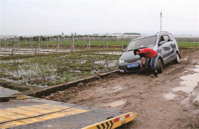 阿合奇抚顺道路救援